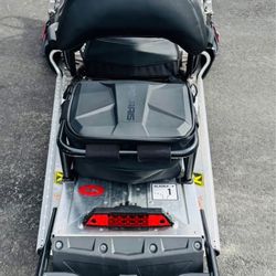 2022 Polaris 550 Indy LXT – 800 miles – Excellent Condition