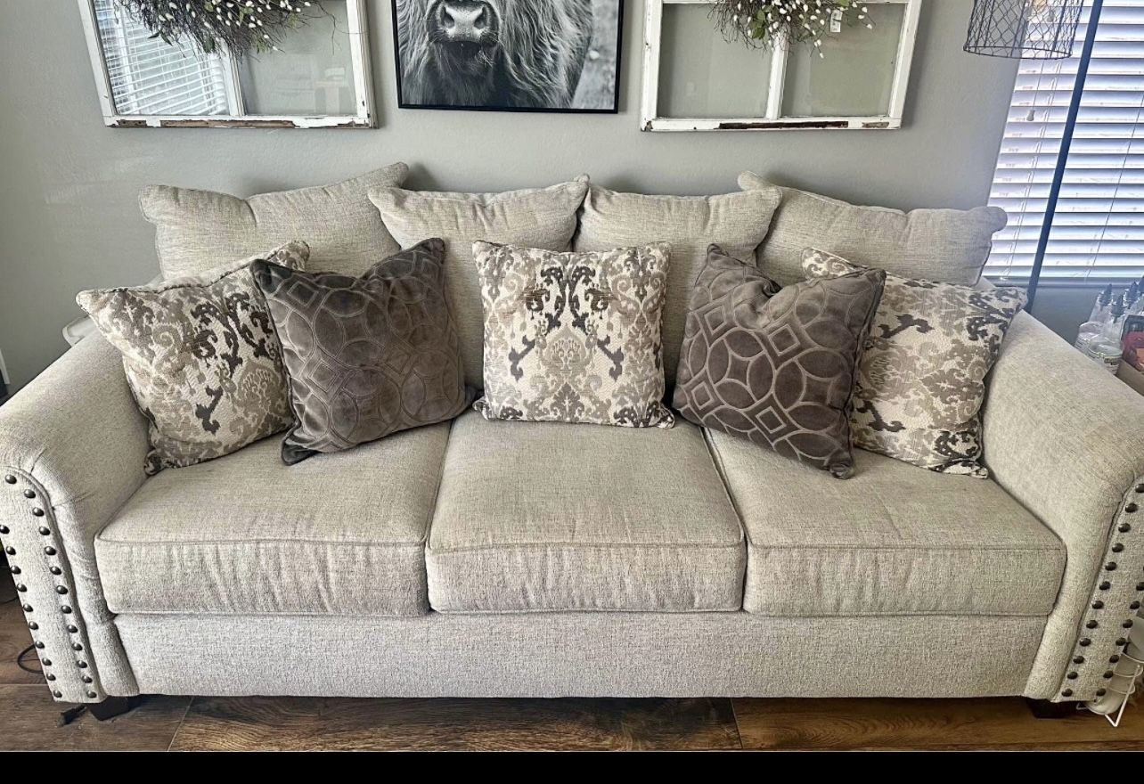 Sleeper Sofa Ashley Della $100 Firm If You Pick Up Today (Saturday)