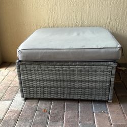 Outdoor patio ottoman