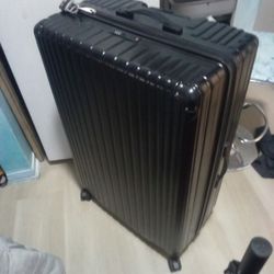 A.L.I.  Max Stop Luggage