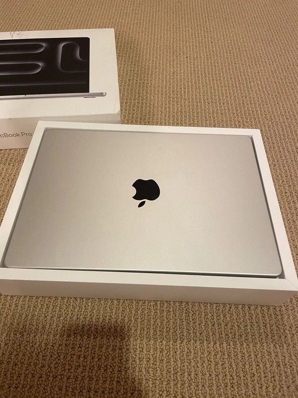 14" Apple MacBook Pro M4 Max 40-Core 128GB RAM 2TB SSD 2024 Black Good