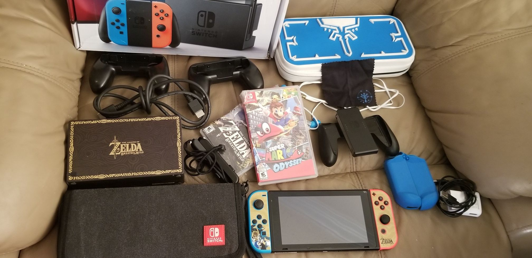 Nintendo Switch Zelds Bundle with 2 games and Extras - Accepting Trades