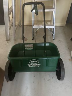 Scotts Turf Builder Classic Drop Spreader