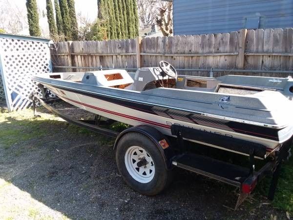 Bayliner Bass Boat/ Trailer!!