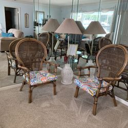 2 Wicker Chairs With Lamp