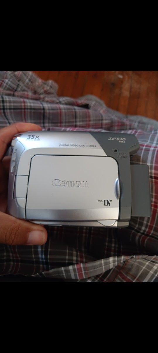 Canon Mini Dv Zr830 Camcorder Missing Charger