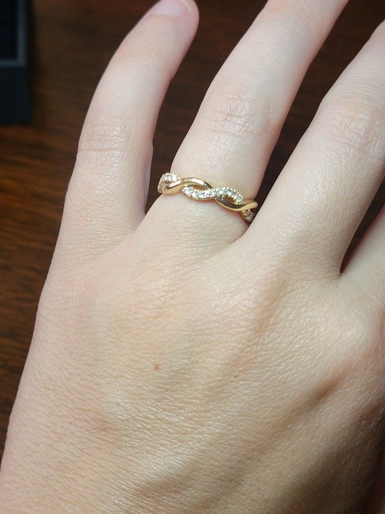 1/5 ct tw Round-cut 14K Gold - THE LEO DIAMOND RING