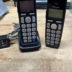 Panasonic PNlC1050 chordless phones set of 2 & 1 charging base. 