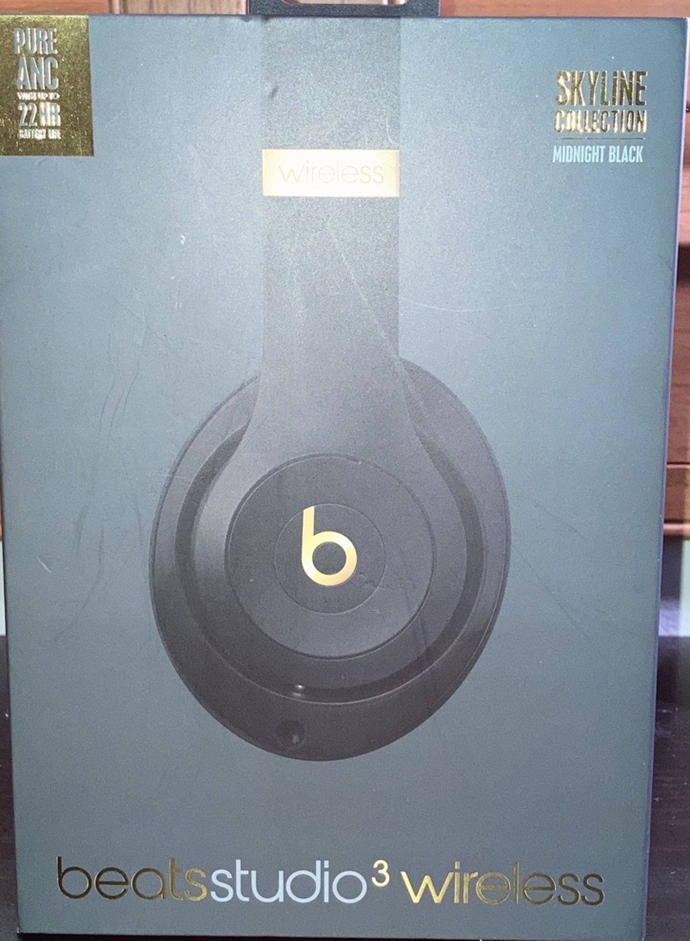 Beats studio 3 Wireless/Midnight Black/SkyLine Collection/No Damages 100% CLEAN/No response Item Will Go To Next Person/