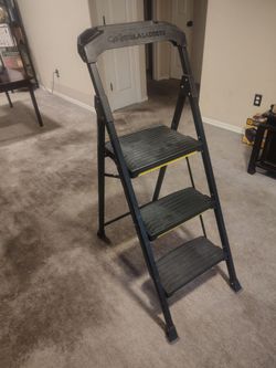 Gorilla Professional 3 Step Ladder - 300lbs capacity
