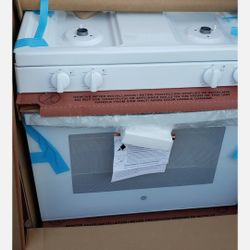 Range Stove GE White 4 Burners  New In Box