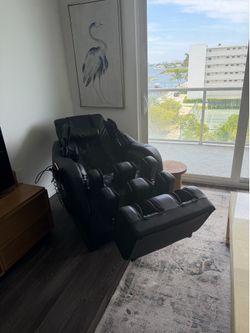 Luraco iRobotics Legend Plus Massage Chair – Like New