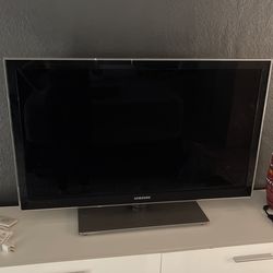 40” Samsung TV