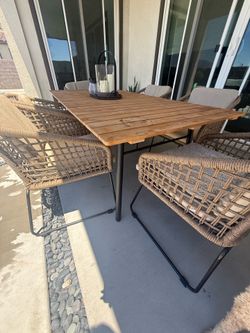 Outdoor patio table