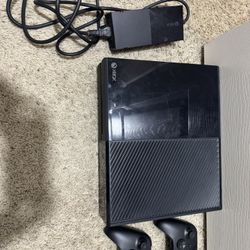 Xbox One ORIGINAL Plus 2 Controllers