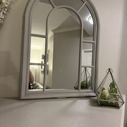 Arched Mirror & Decor
