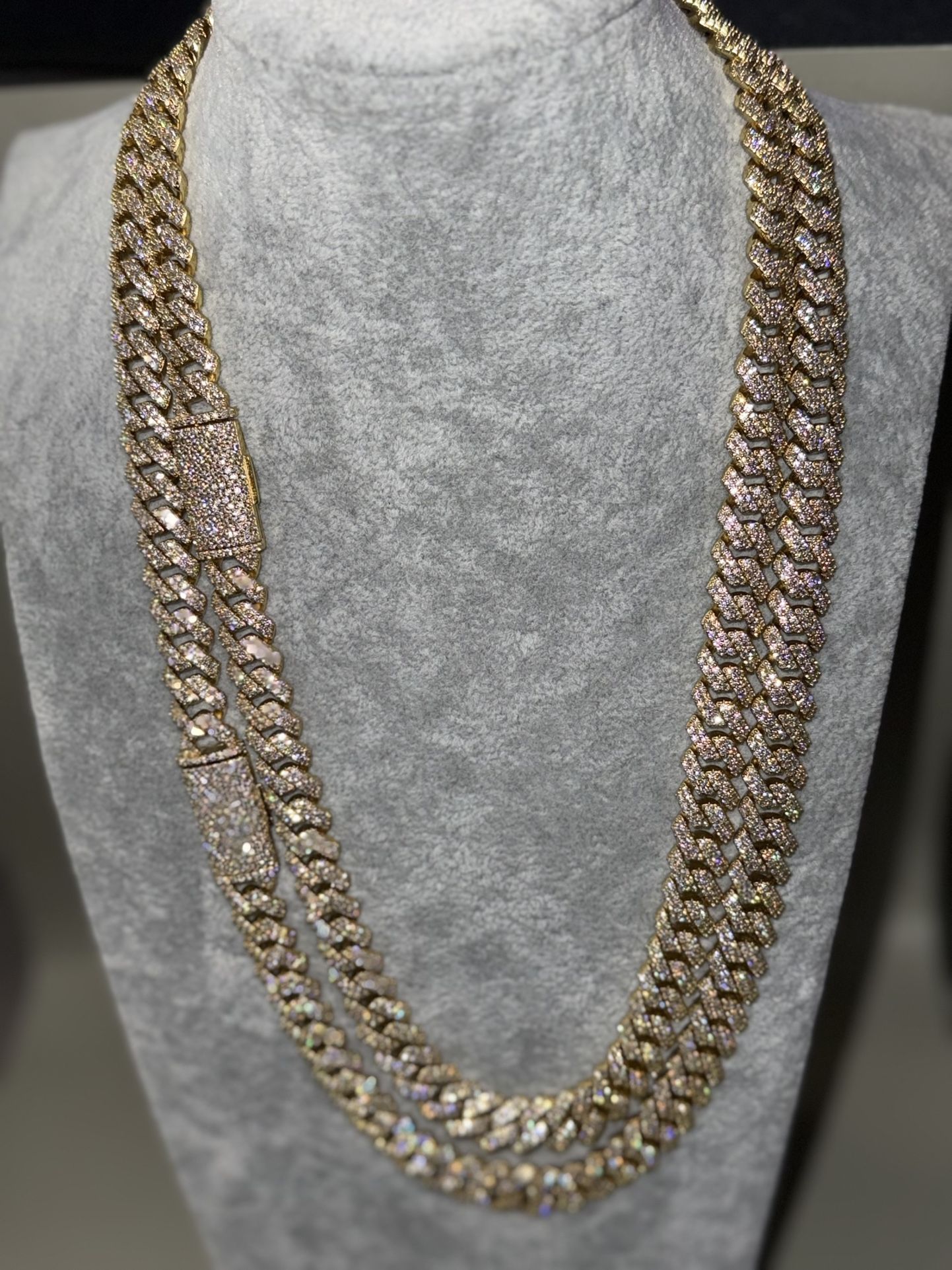 VVS Lab Stone Cuban Chain β A1 Quality π₯