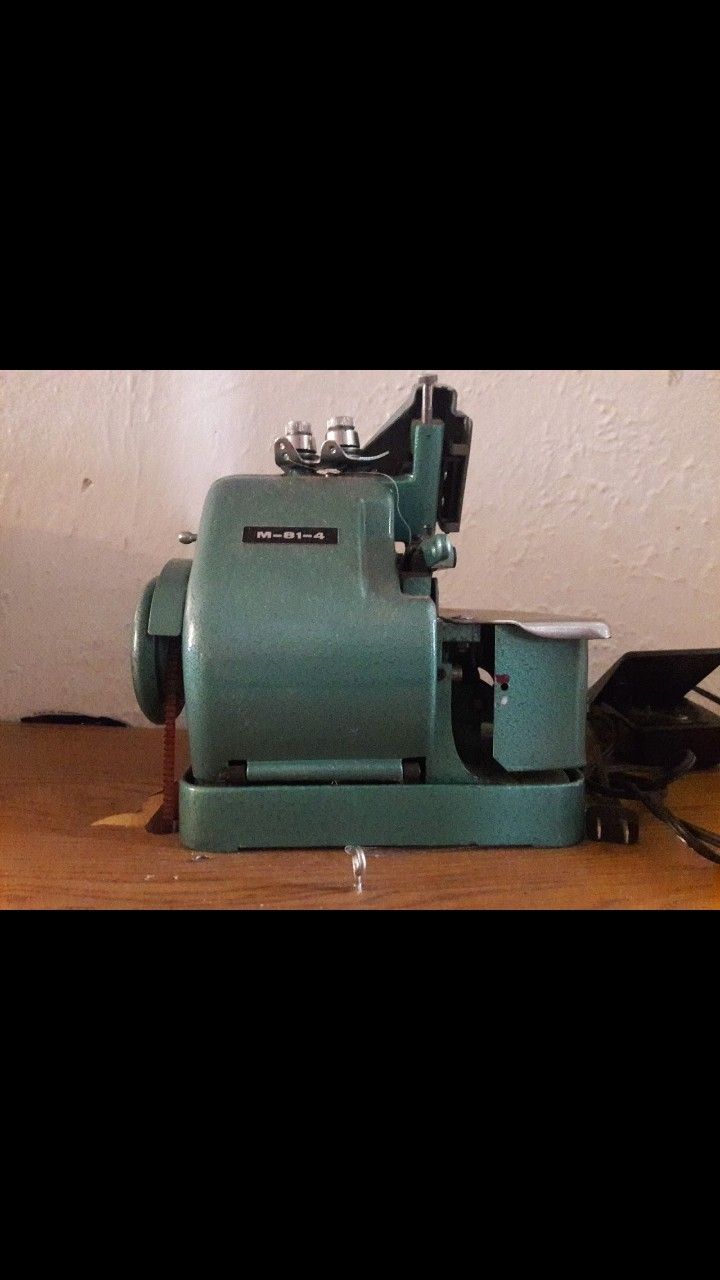 Overlock sewing machine