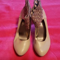 Beautiful Grey Heels With Ankle Wrap. Size 7.5