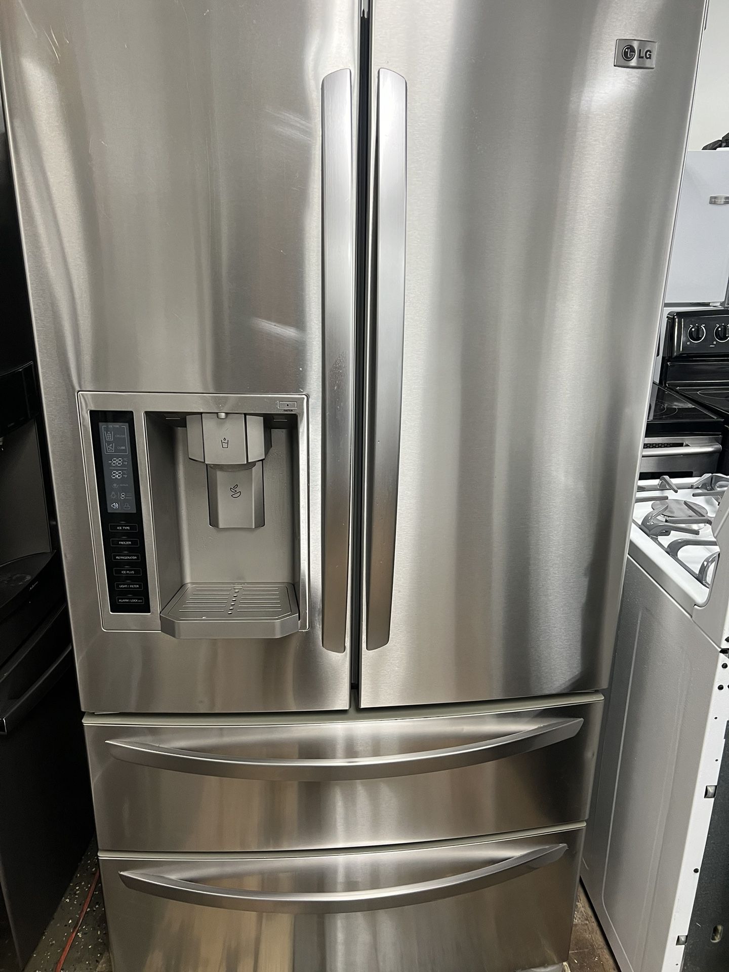 Stainless Steel Refrigerator LG 36”69” 4 Door Like Brand New And 3 Months Warranty 