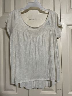 American Eagle Women’s White/Gold Shimmer Top Size Medium 