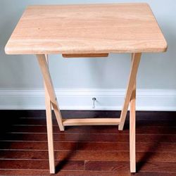 FOLDING TABLE