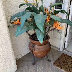 Bird of paradise synthec Ceramic pot Metal frame  5” to 6” tall