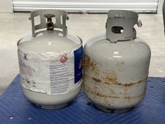 2 Propane Gas Tanks – Standard Grill Size – Good Condition