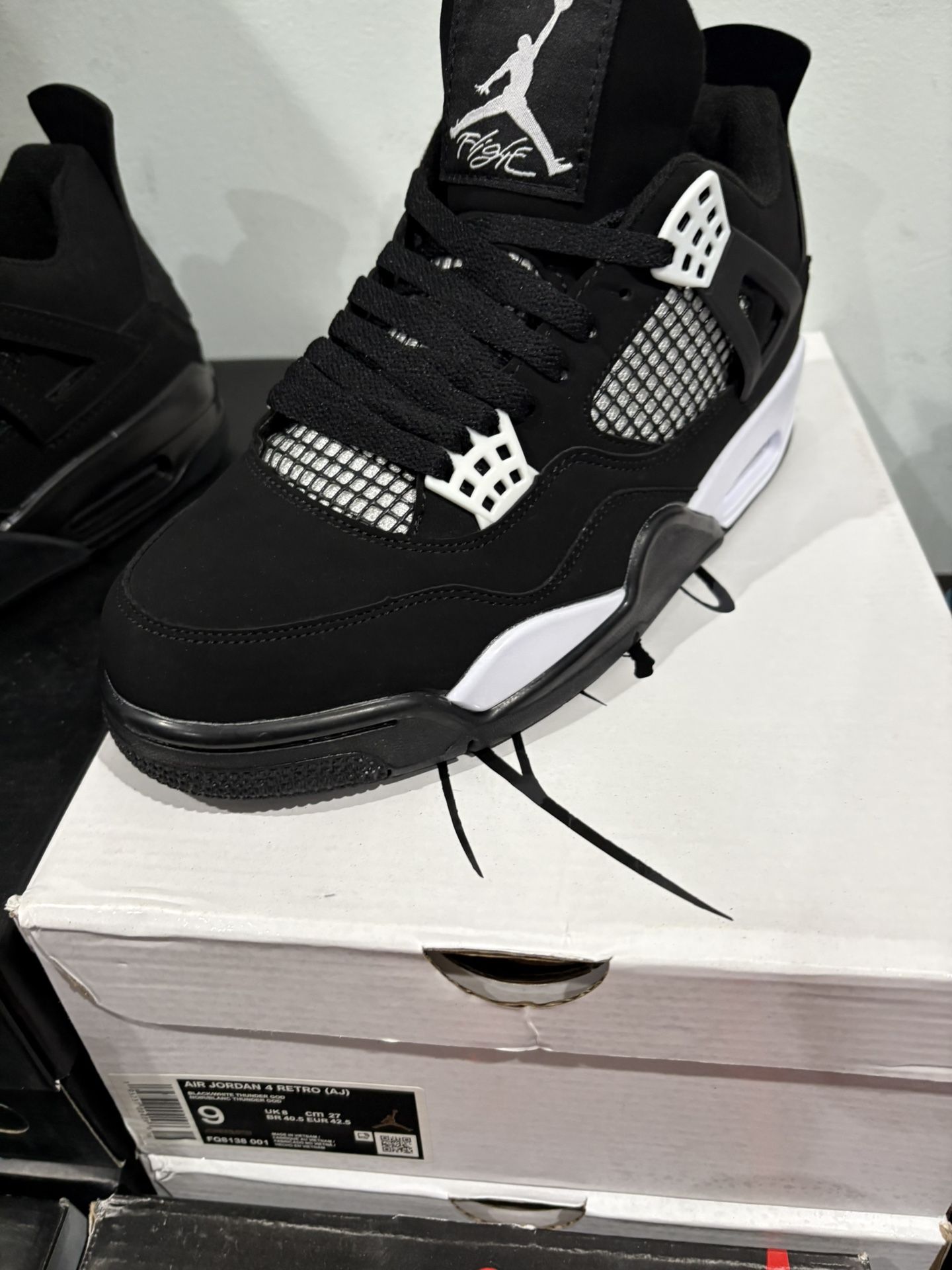 Jordan Retro 4 “ White ⚡️ Thunder “ Men’s SZ 9,10,11