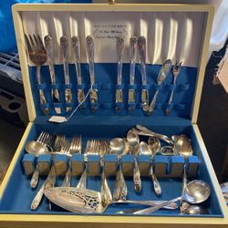 1847 vintage set  silver? i dont know!