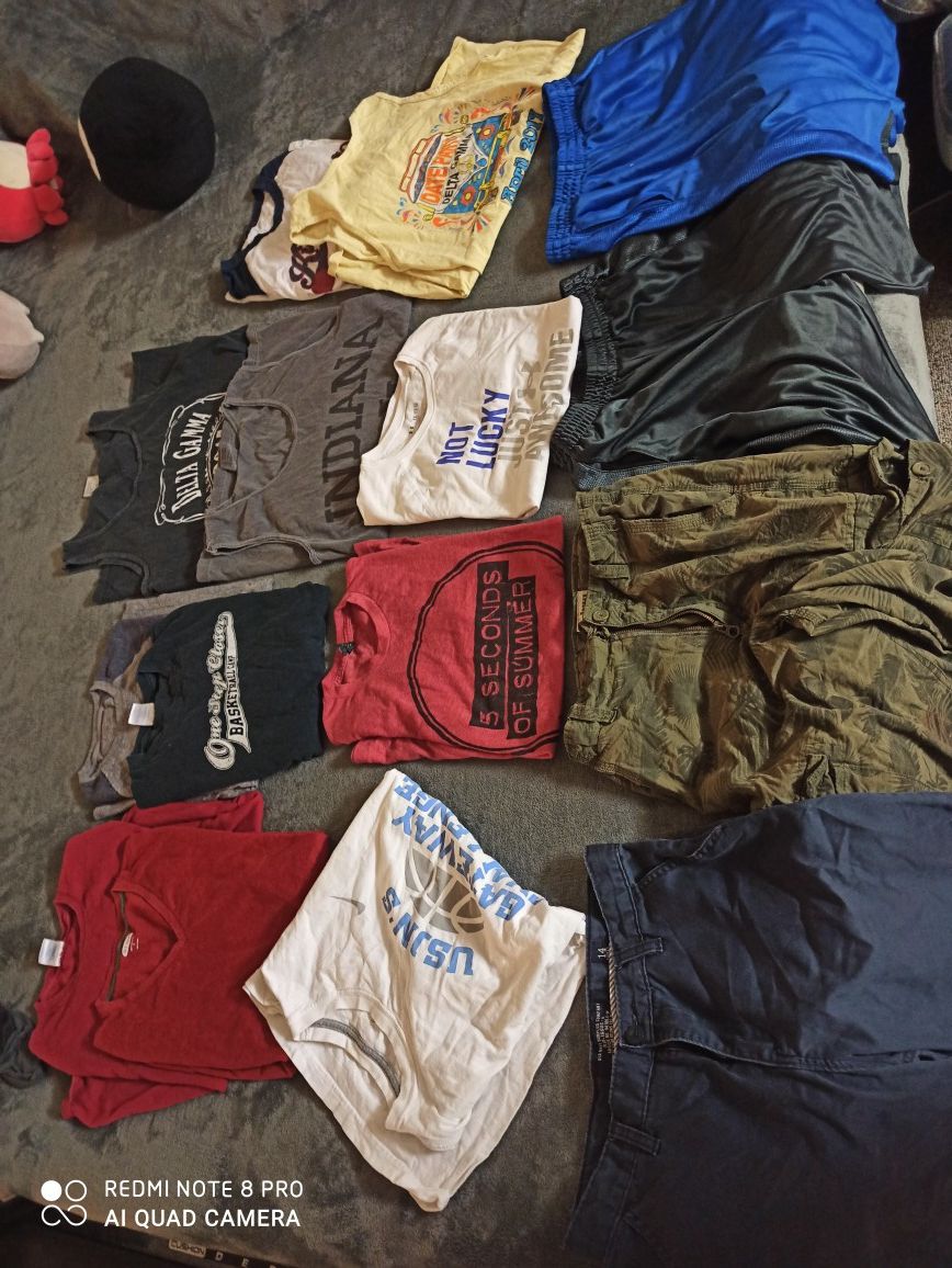 Lot 16 pieces of boy clothes size S (TG) 10$for all