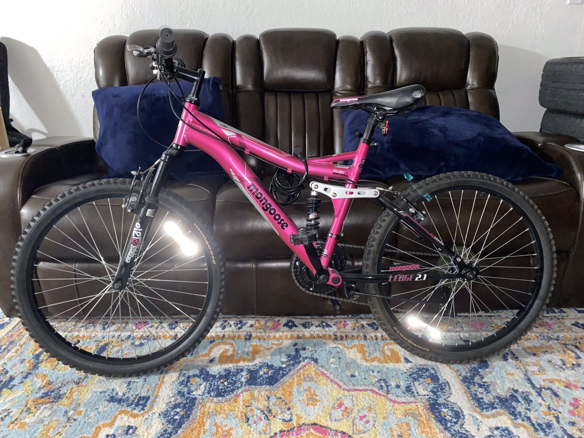 Girls Mongoose Ledge Mountain Bike 6061 21 Speed