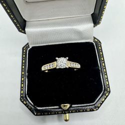 Ladies Gold Diamond Ring 