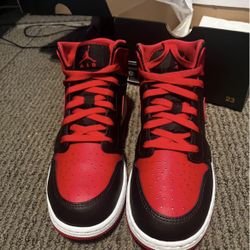 air jordan 1 mid (gs) youth size 6 and a half