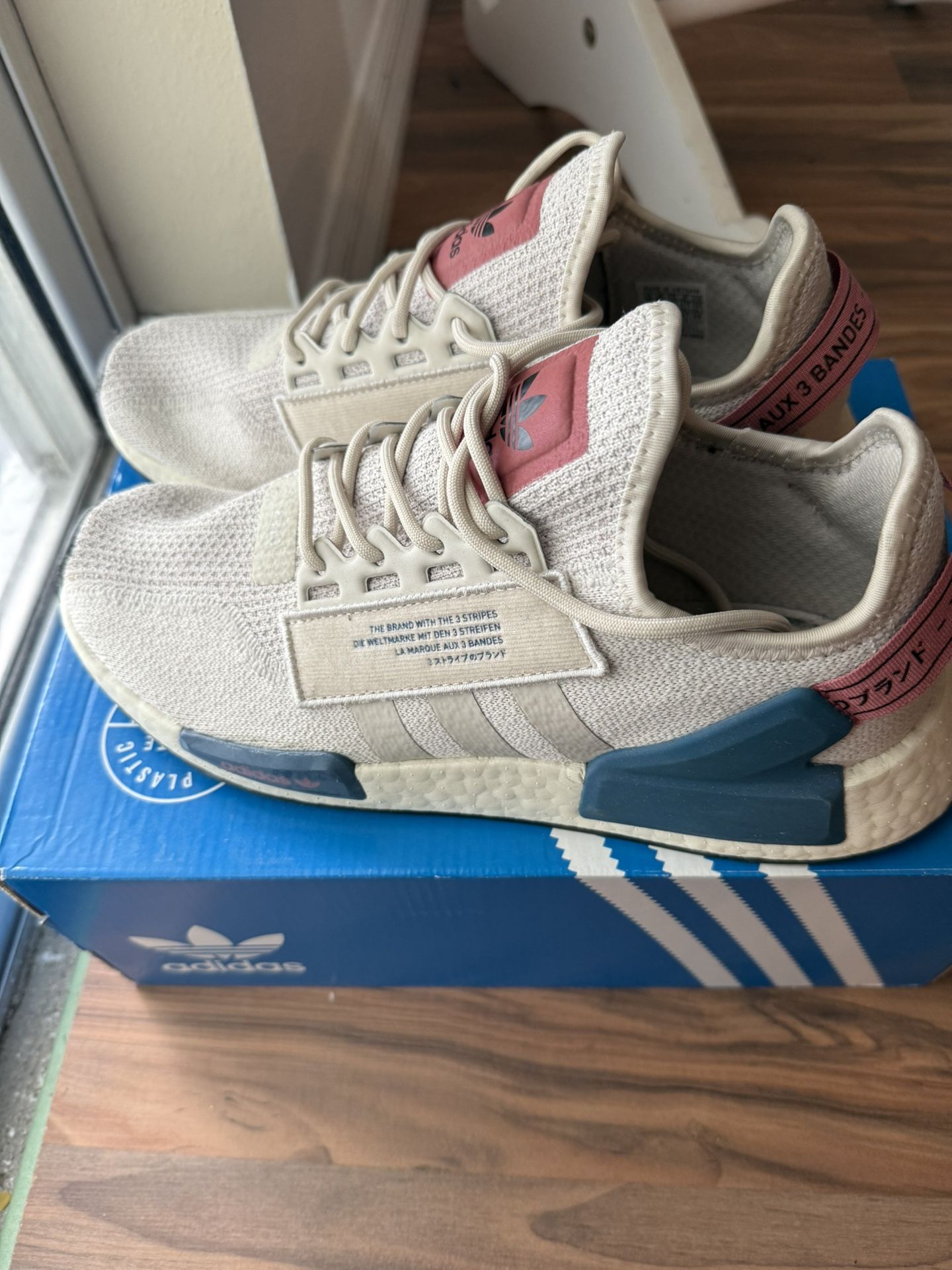 Adidas Nmd R1 V2