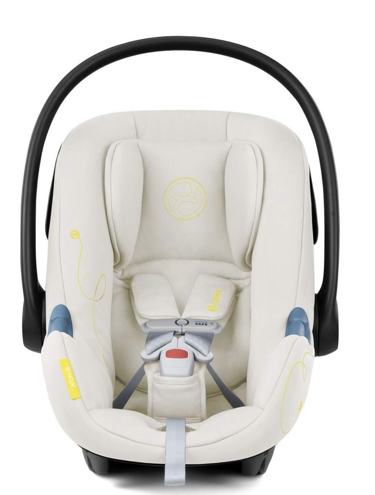At 9 lbs, the CYBEX Aton G is the ideal infant car seat solution for lightweight portability. Focused on safety and comfort, it combines advanced tech