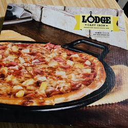 LODGE NEW IN BOX PIZZA SKILLET 