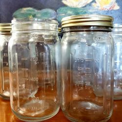 Eight 24 Oz. Wide Mouth Clear Glass Mason Jars Featuring Measurement Markings Embossed On The Sides, 4 With Lids & 4 Without! 