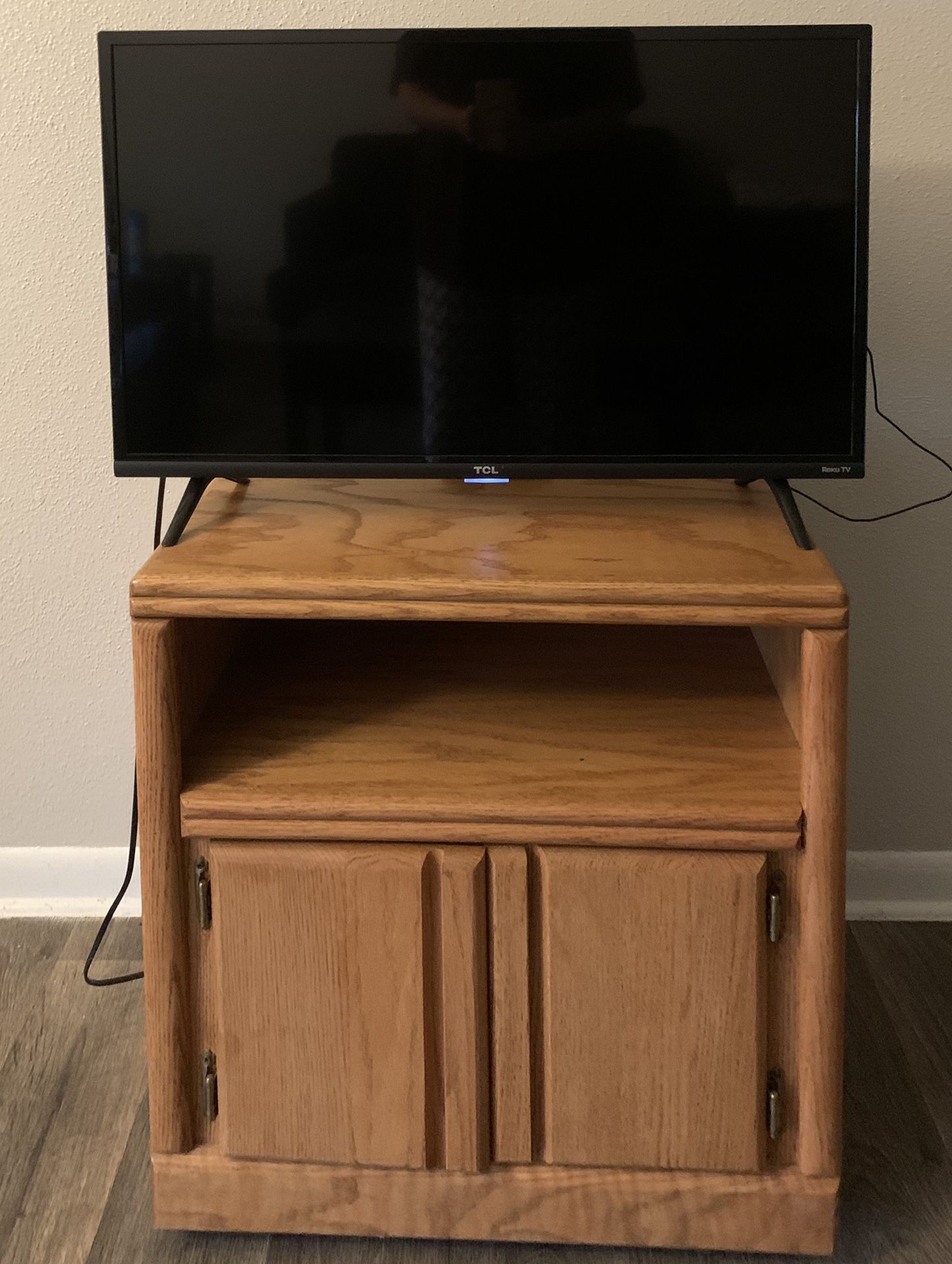 32” TCL Roku TV with Entertainment Stand