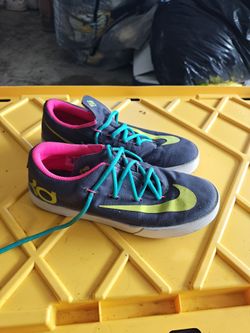 Nike KD Low-Top Sneakers Size 6