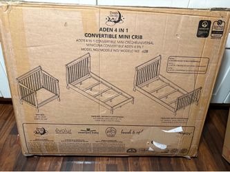 Mini crib with mattress