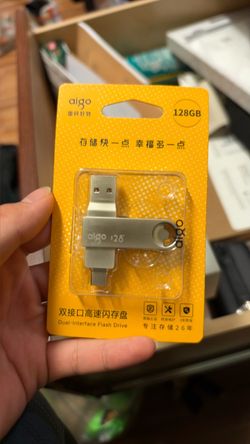 Aigo 128GB Dual-Interface USB Flash Drive