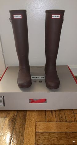 Size 8 hunter rain boots