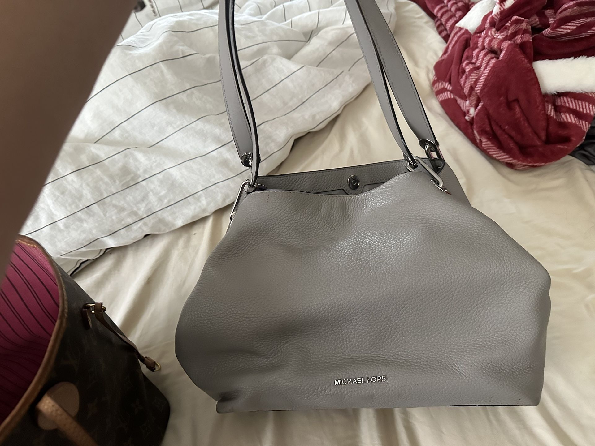 Michael Kors Saffiano Shoulder Tote Merlot Pre-Owned Bag for Sale in Port  St. Lucie, FL - OfferUp