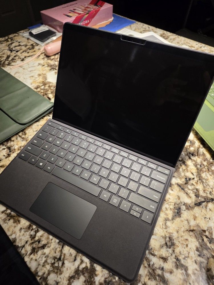 Surface Pro 8 i7, 16GB RAM, 256GB