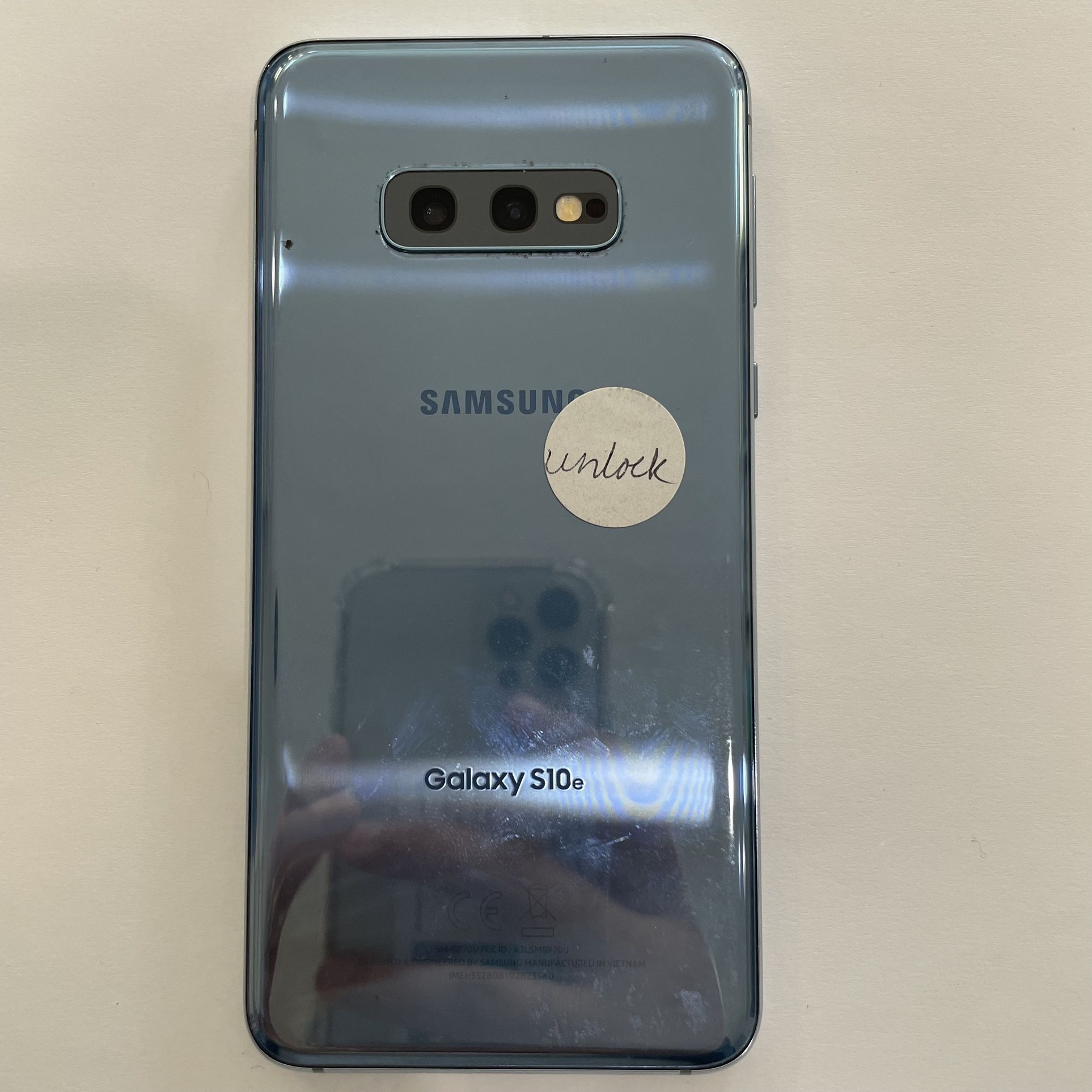 Samsung Galaxy S10e 128 gb Factory Unlocked Comes with store warranty gb Factory Unlocked Comes with store warranty