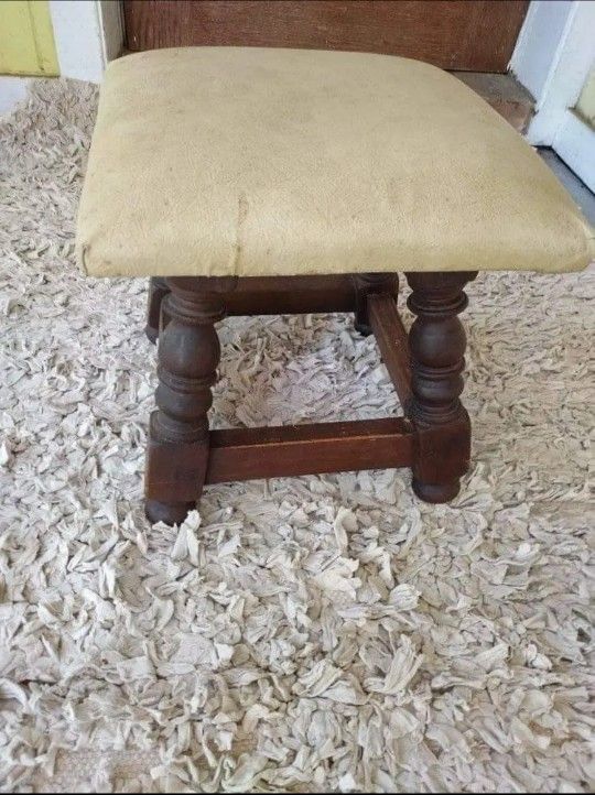 Very Cute Stool 14"x14"x14"H