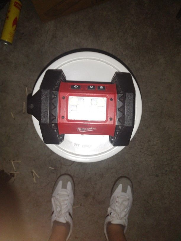 M18 Flood Light