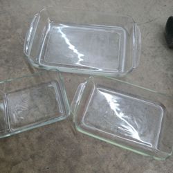 Pyrex Glass Baking Dishes Set of 3