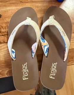 NEW w/o Tags - Women’s size 6 Flojos $20 - 67th ave/Bell